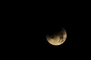 lua no céu noturno foto