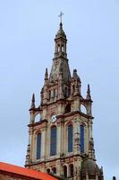 arquitetura de igreja na cidade de bilbao, espanha foto