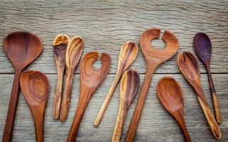 utensílios de cozinha de madeira foto