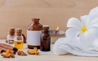 óleo de massagem de aromaterapia foto