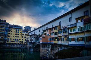 a velho ponte, símbolo do a cidade do Florença, a berço do a italiano renascimento e a capital do Toscana dentro Itália, dentro agosto 2016 foto