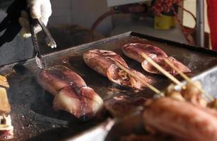 fresco mar Comida a partir de uma rua fornecedor dentro Japão foto