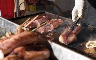 fresco mar Comida a partir de uma rua fornecedor dentro Japão foto