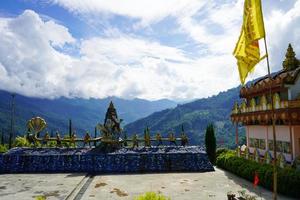 Largo anjo Visão do siddhivinayak têmpora às Sikkim dentro ensolarado e Claro clima foto