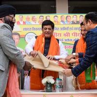 Novo Délhi, Índia - novembro 27 2022 - piyush goyal gabinete ministro e testemunho membro do bharatiya janata festa bjp durante uma comício dentro Apoio, suporte do bjp candidato adiante do mcd local corpo eleições 2022 foto