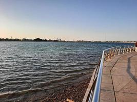 lindo tarde e colorida pôr do sol às jedá, corniche, saudita Arábia, foto