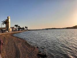 lindo tarde e colorida pôr do sol às jedá, corniche, saudita Arábia, foto