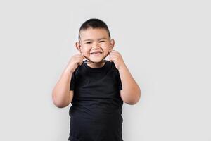 foto de estúdio de menino retrato engraçado