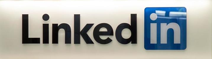 logotipo do LinkedIn na sede da empresa em sunnyvale, califórnia foto