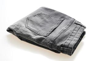 jeans cinza em fundo branco foto