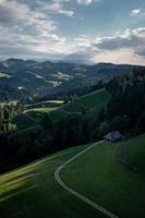 verde montanha panorama a partir de Suíça foto