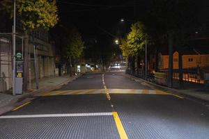 Centro rua às noite dentro Seul foto