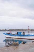 a nublado tarde às a pescaria cais foto