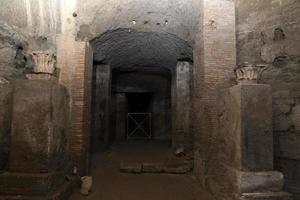 ercolano, itália - 2 de fevereiro de 2020 - ercolano herculaneum ruínas antigas exploração subterrânea foto