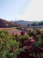 descobrir a único beleza do uma rio vale dentro Está seco Estado a partir de coração do da natureza diverso paisagens e geológico maravilhas foto