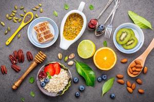 postura plana de alimentos saudáveis para o café da manhã foto