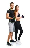 Atlético homem e mulher depois de ginástica exercício com uma dedo acima em a branco foto