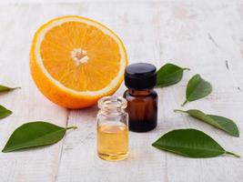 óleo de aromaterapia de laranja foto