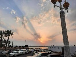 jedá, saudita Arábia, marcha 2023 - lindo tarde e colorida pôr do sol às jedá, corniche, saudita arábia. foto