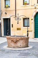 Verona, Itália - a famoso bem do amor, romântico passeios turísticos dentro a coração do a cidade foto
