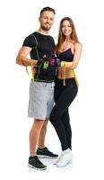feliz esporte casal - homem e mulher com medindo fita em a branco foto