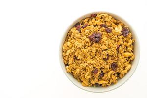 granola em uma tigela branca foto