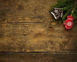 Natal árvore galhos com cones e Natal decorações em de madeira textura pronto para seu Projeto foto