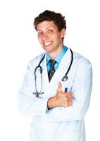 retrato do uma sorridente masculino médico com dedo acima em branco foto