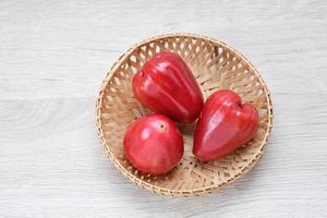 rosa maçã ou jambu ar, tropical fruta. foto