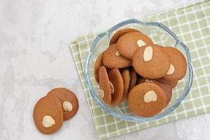 chocolate biscoitos com amêndoa cobertura, glúten livre foto