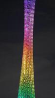 a lindo passeios turísticos torre Visão com a colorida luzes em às noite foto