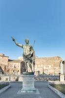 estátua do imperador otaviano augusto dentro Roma foto