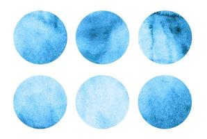 calma azul aguarela círculos definir. cerúleo abstrato volta geométrico formas em branco fundo. aquarelle manchas em papel textura. modelo para seu Projeto. foto