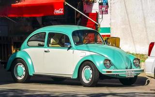 porto escondido Oaxaca México 2023 turquesa sintonizado velho clássico vintage carro carros porto escondido México. foto