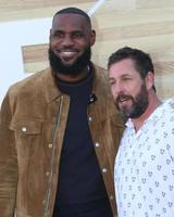 los angeles junho 1 lebron James Adão sandler às a encontrão pré estreia às a Vila teatro em Junho 1 2022 dentro Westwood ca foto