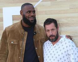 los angeles junho 1 lebron James Adão sandler às a encontrão pré estreia às a Vila teatro em Junho 1 2022 dentro Westwood ca foto