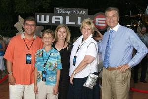 Fred willard família A chegar às a wolrd pré estreia do parede às a grego teatro dentro los angeles ca em Junho 21 20082008 foto