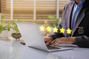 cliente Serviços melhor excelente o negócio Avaliação experiência on-line. do utilizador dando 5 estrelas para satisfação pesquisa avaliação produtos serviço qualidade, satisfação comentários análise, Boa qualidade. foto