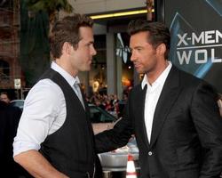 Ryan Reynolds hugh jackman chegando às a xmen origens Wolverine triagem às graumans chinês teatro dentro los angeles ca em abril 28 20092009 foto