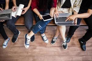 conceito de estudante universitário de volta às aulas foto