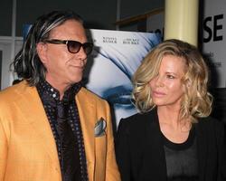 mickey rourke Kim baixista A chegar às a informantes la pré estreia às a luz do arco teatros dentro los angeles ca em abril 16 20092009 foto