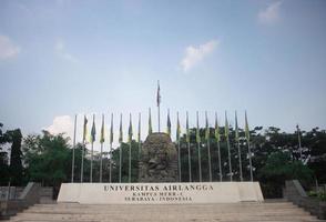 a símbolo do universidade airlangga é garuda mukti montar de a encarnação do batara Wisnu nomeadamente prabu airlangga que significa sábio, poderoso, e refinado. foto