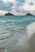 nascer do sol e de praia cenas em ilha do oahu Havaí foto
