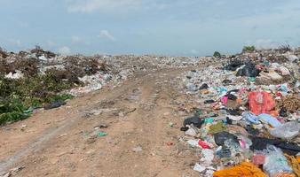 a ampla aterro dentro Cidade município, lop buri província. foto