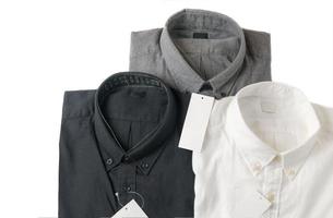 branco, cinzento e Preto camisa com em branco preço tag foto