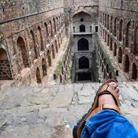 agrasen ki baoli - degrau bem situado no meio de connaught, localizado em nova delhi índia, antiga construção de arqueologia antiga foto