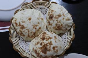 três roti , capítulo dentro cesta foto