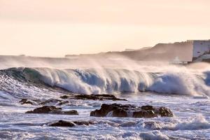 enormes ondas do mar foto