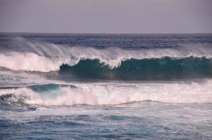 enormes ondas do mar foto