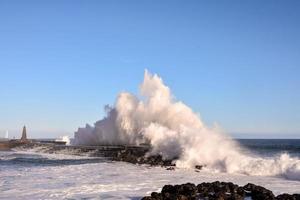 enormes ondas do mar foto